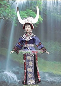 Handmade poupée figurine soie de Pékin - Fille minorité Yi