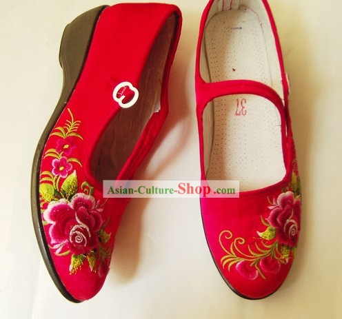 Chinese Traditional Handmade and Embroidered Bride Wedding Shoes