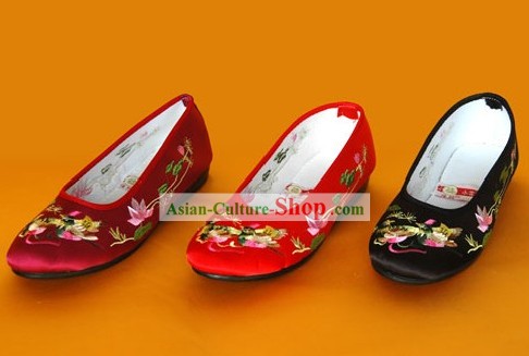 中国の伝統手作りの刺繍サテンの靴（オシドリ）