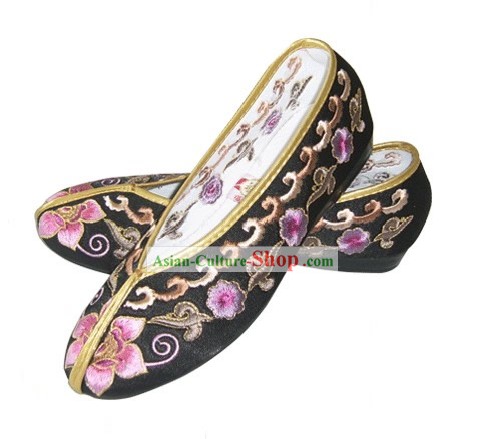 中国の伝統手作りの刺繍プリンセスサテンの靴（様々な花、黒）