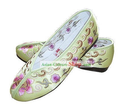 中国の伝統手作りの刺繍プリンセスサテンの靴（様々な花、淡黄色）
