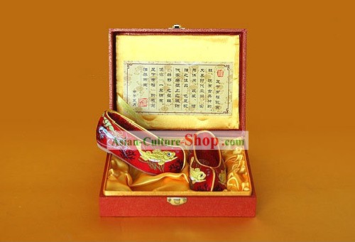 Suprme chinois traditionnel chaussures à la main pour la réussite des enfants de mois de la vie