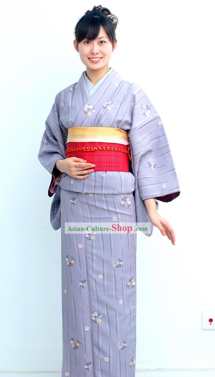伝統的な日本の着物のハンドバッグと下駄コンプリートセット