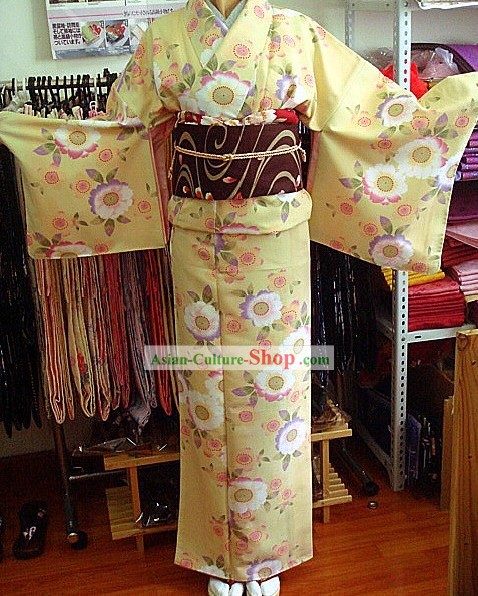 Традиционные японские Светло-желтый кимоно и пояса Полный набор