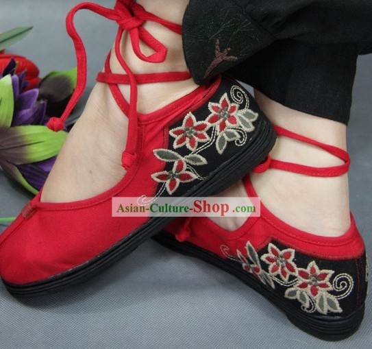 Chaussures rouge brodé de fleurs de danse chinoise