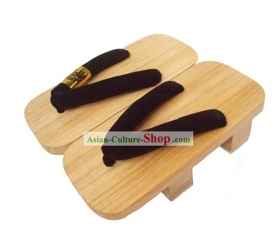 Scarpe in legno tradizionale giapponese per gli uomini