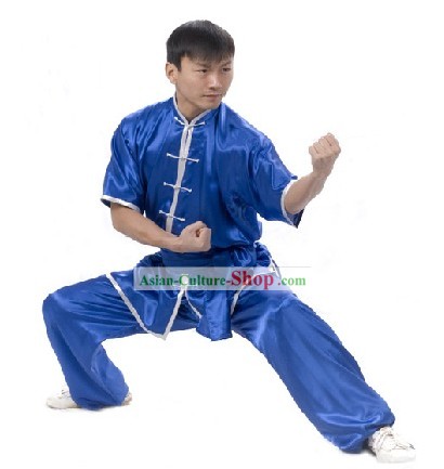 Cinese tradizionale lungo Changquan Uniform Fist Kung Fu pratica con Button Liuto