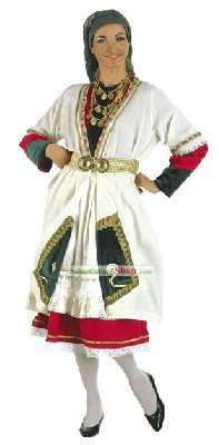 マケドニアの女性伝統的なギリシャダンスの衣装