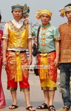 남성을위한 태국 국립 옷입히기 완료 설정