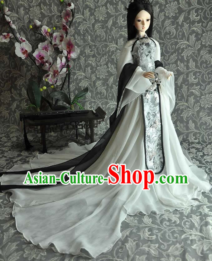 Ancient Chinese White Guzhuang Costumes with Long Trail