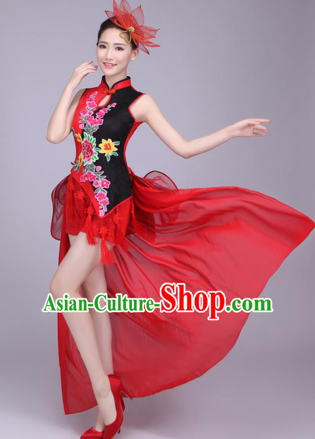 Traditional Chinese Yangge Dance Embroidered Peony Costume, Folk Fan Dance Tassel Uniform Classical Drum Dance Red Clothing for Women