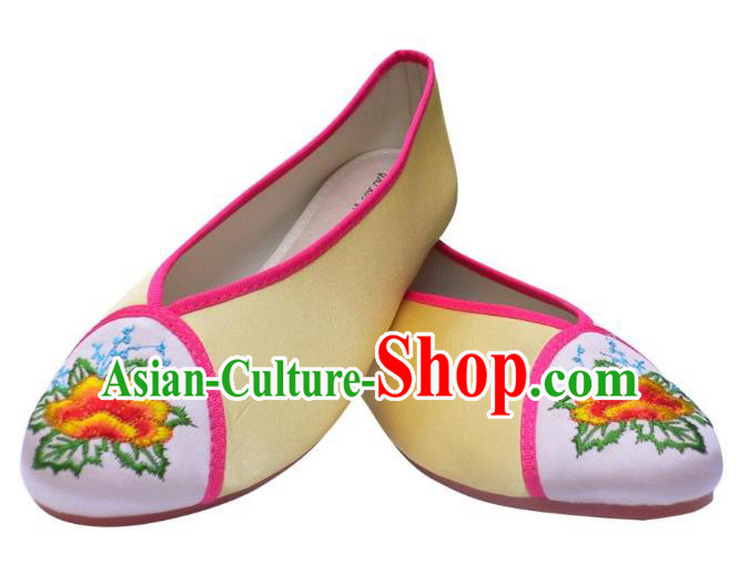 Traditional Chinese National Bride Light Yellow Embroidered Shoes, China Handmade Embroidery Flowers Hanfu Shoes for Women