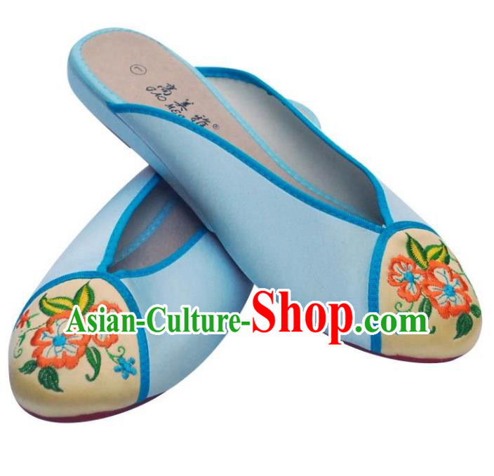 Traditional Chinese National Bride Blue Embroidered Slippers, China Handmade Embroidery Flowers Hanfu Shoes for Women