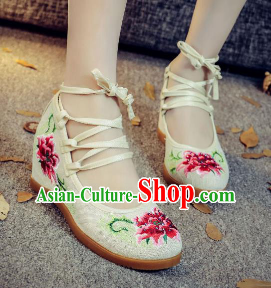 Traditional Chinese National Hanfu White Wedge Heel Embroidered Shoes, China Princess Embroidery Peony Shoes for Women