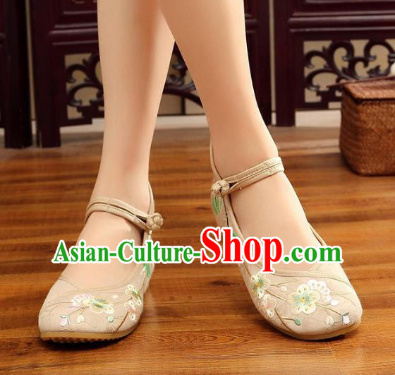 Traditional Chinese National Hanfu Embroidery Wintersweet White Shoes, China Princess Embroidered Shoes for Women