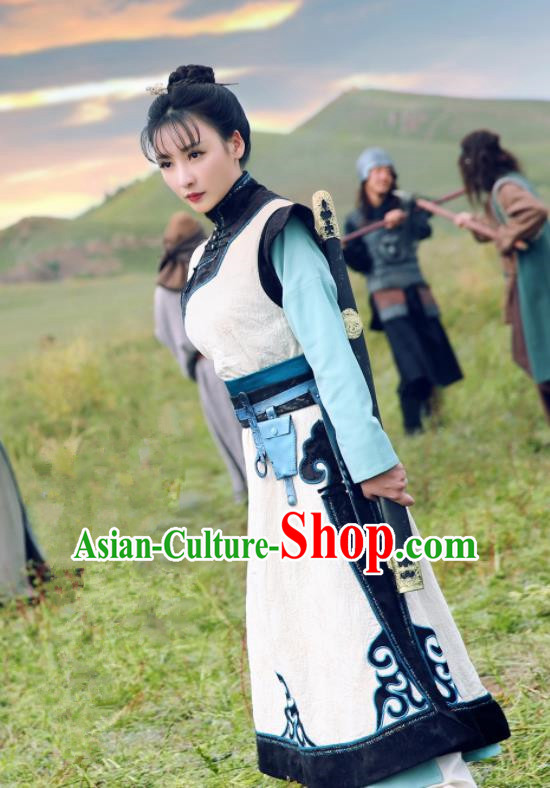 Chinese Ancient Drama Swordswoman Hanfu Dress Traditional Ming Dynasty Heroine Replica Costumes for Women